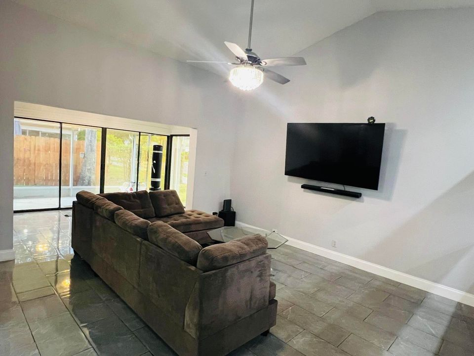 En Venta: $489,900 (2 camas, 2 baños, 1647 Pies cuadrados)