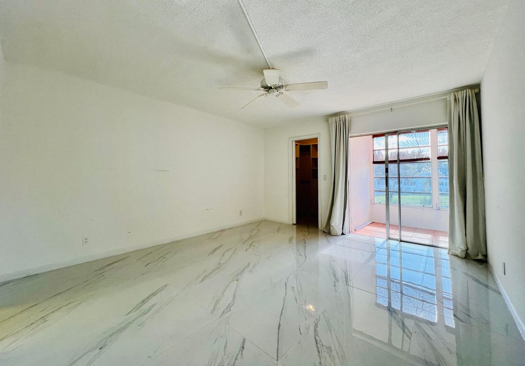 For Sale: $165,000 (2 beds, 2 baths, 1062 Square Feet)