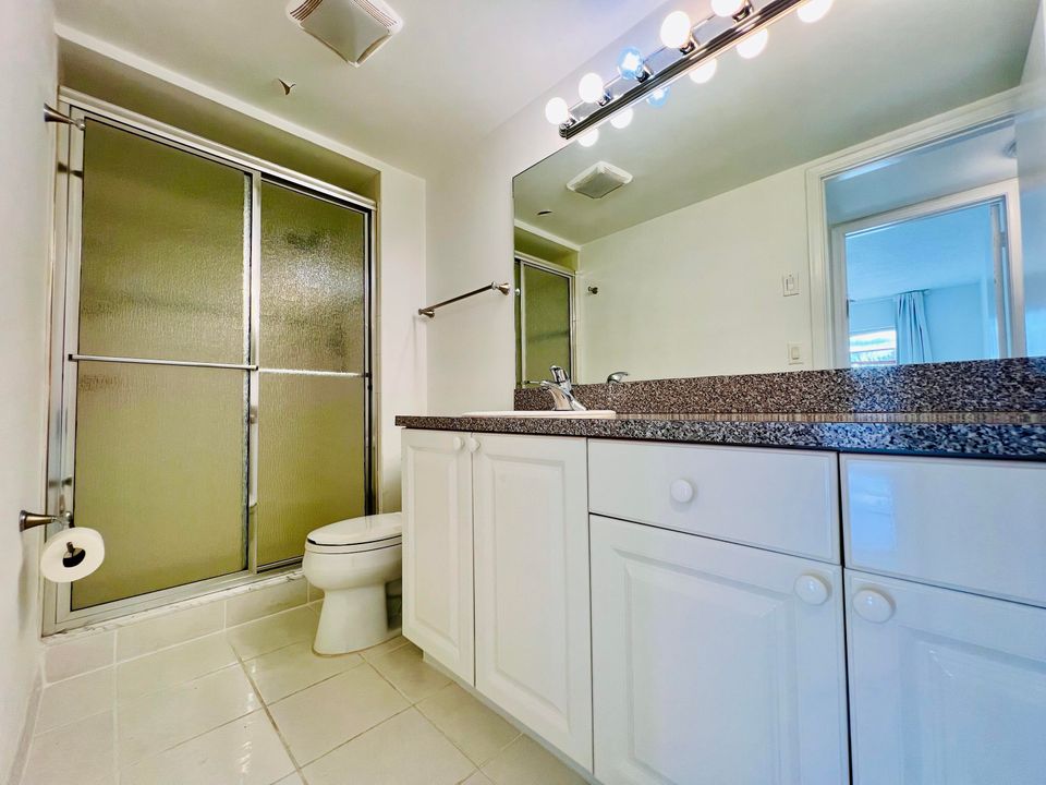 For Sale: $165,000 (2 beds, 2 baths, 1062 Square Feet)