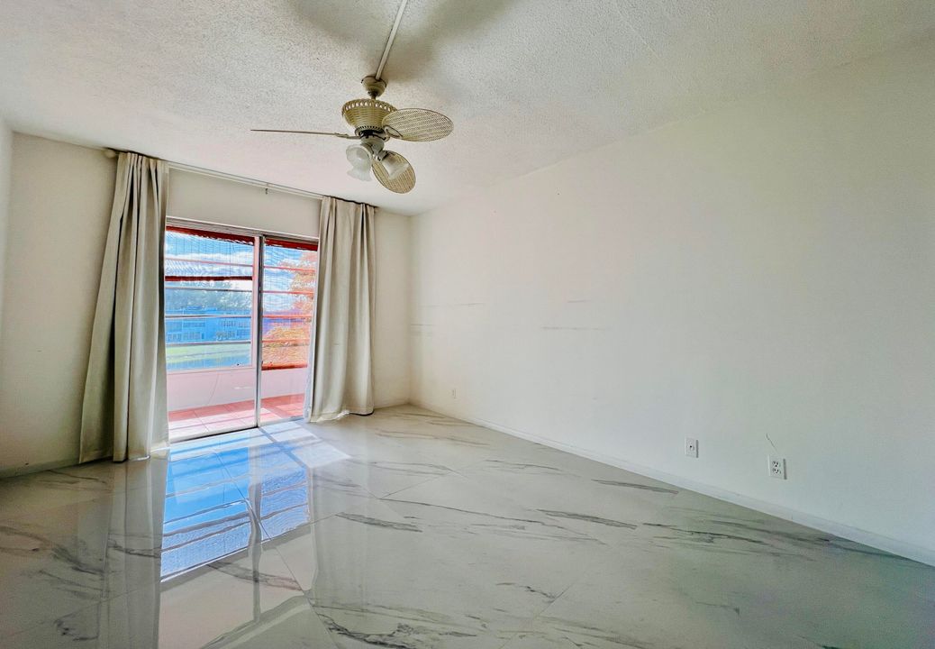 For Sale: $165,000 (2 beds, 2 baths, 1062 Square Feet)