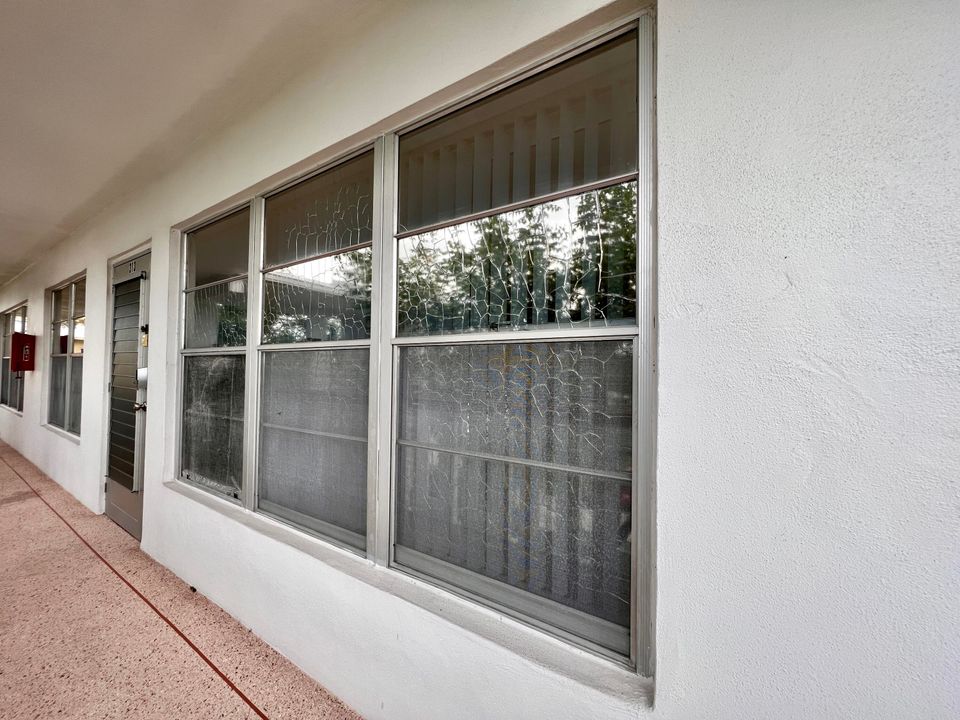 For Sale: $165,000 (2 beds, 2 baths, 1062 Square Feet)