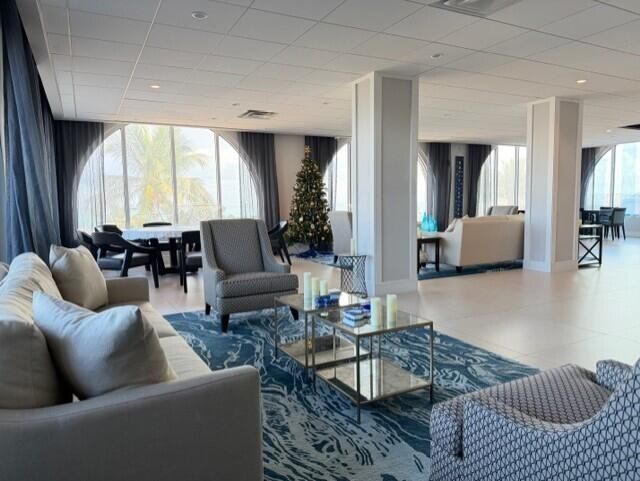 出租: $4,000 (2 贝兹, 2 浴室, 1300 平方英尺)