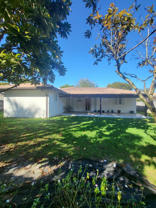 待售: $589,000 (4 贝兹, 2 浴室, 1589 平方英尺)