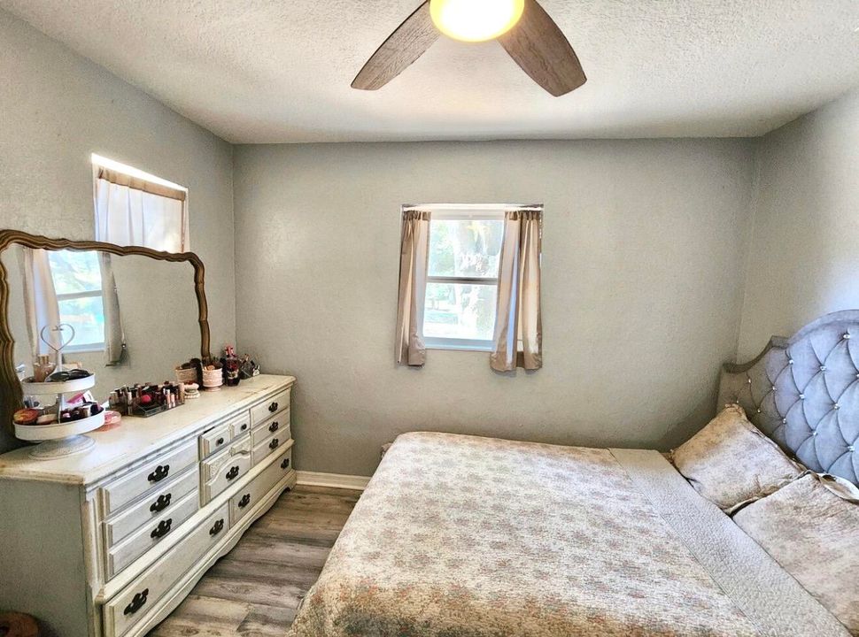 待售: $250,000 (3 贝兹, 1 浴室, 1052 平方英尺)