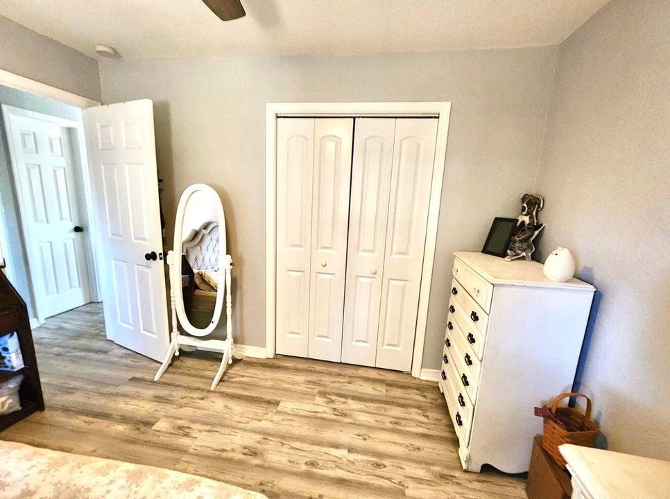 待售: $250,000 (3 贝兹, 1 浴室, 1052 平方英尺)