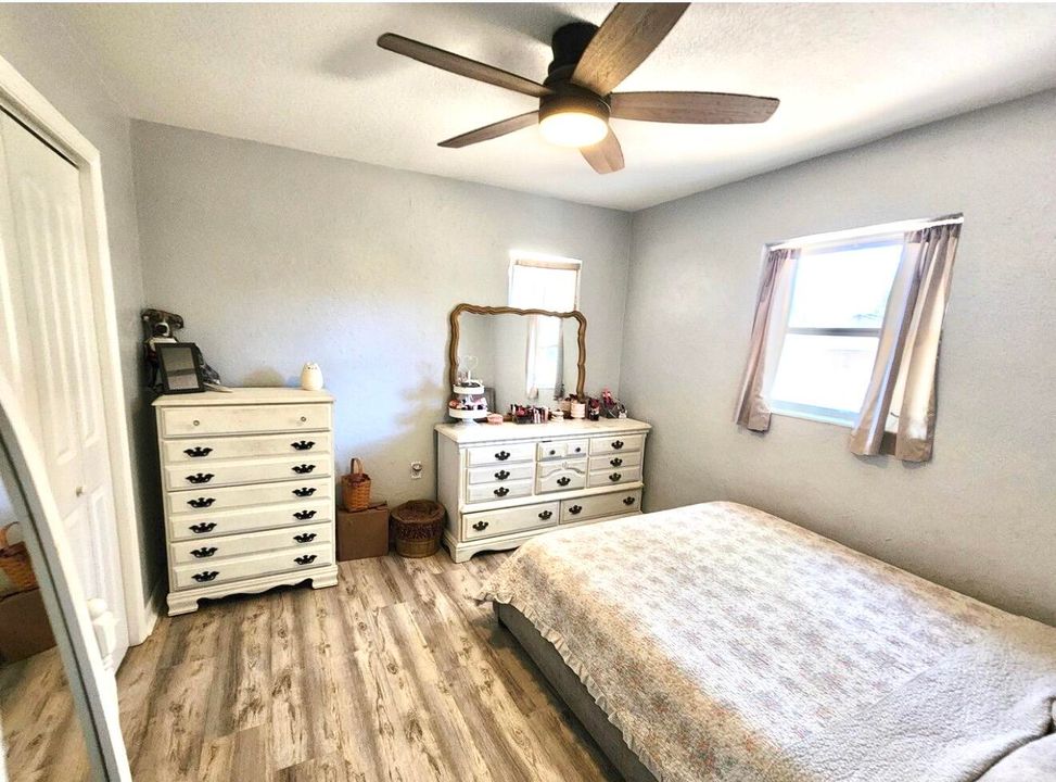 待售: $250,000 (3 贝兹, 1 浴室, 1052 平方英尺)