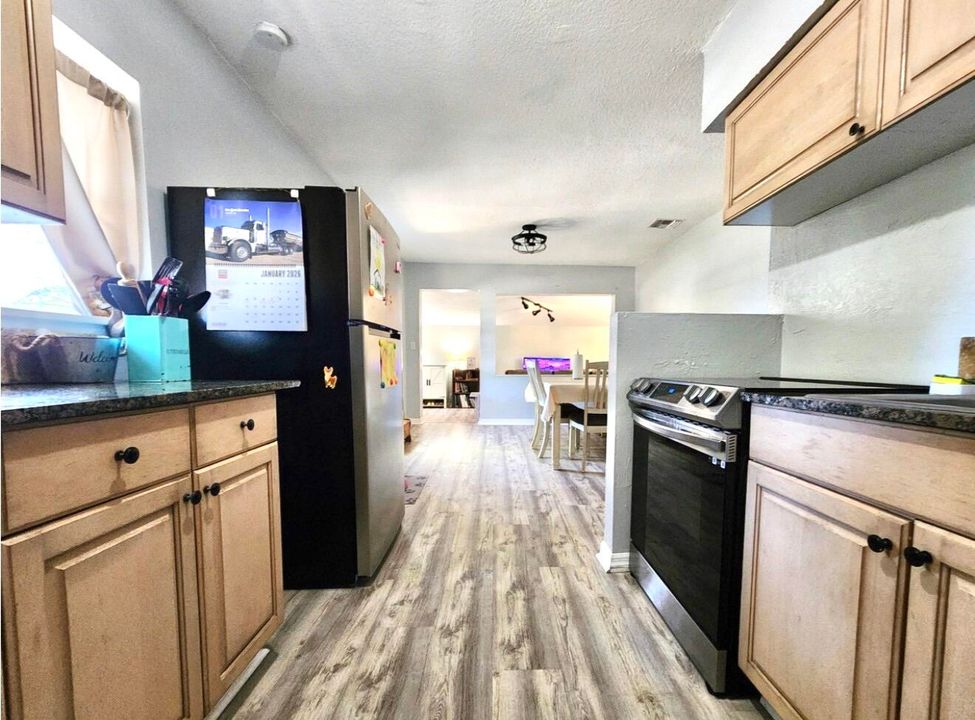 待售: $250,000 (3 贝兹, 1 浴室, 1052 平方英尺)