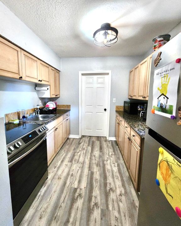 待售: $250,000 (3 贝兹, 1 浴室, 1052 平方英尺)