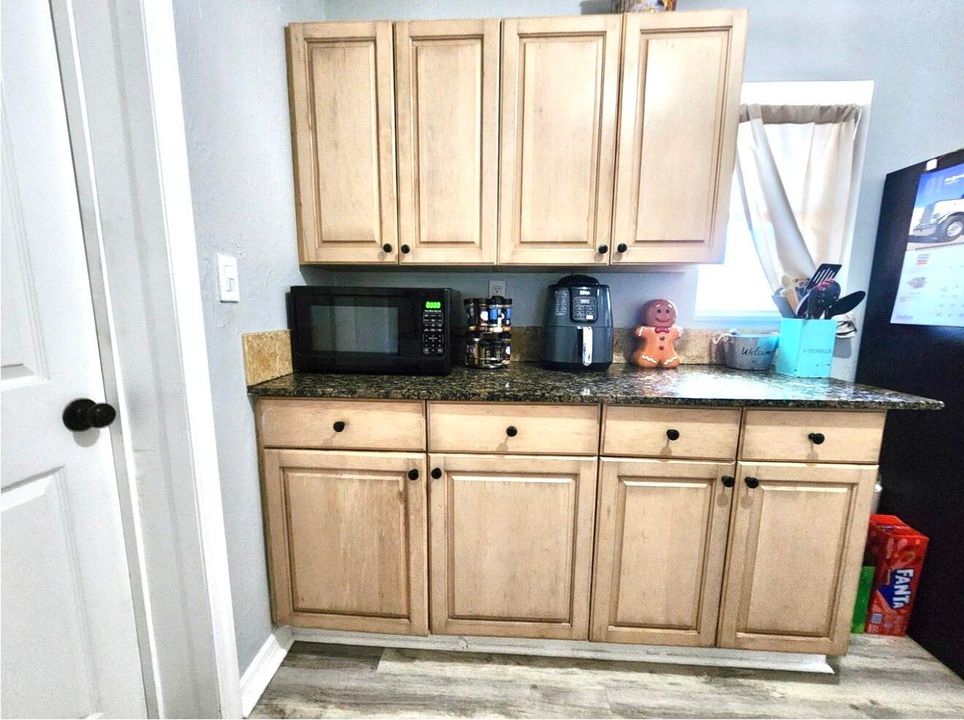 待售: $250,000 (3 贝兹, 1 浴室, 1052 平方英尺)