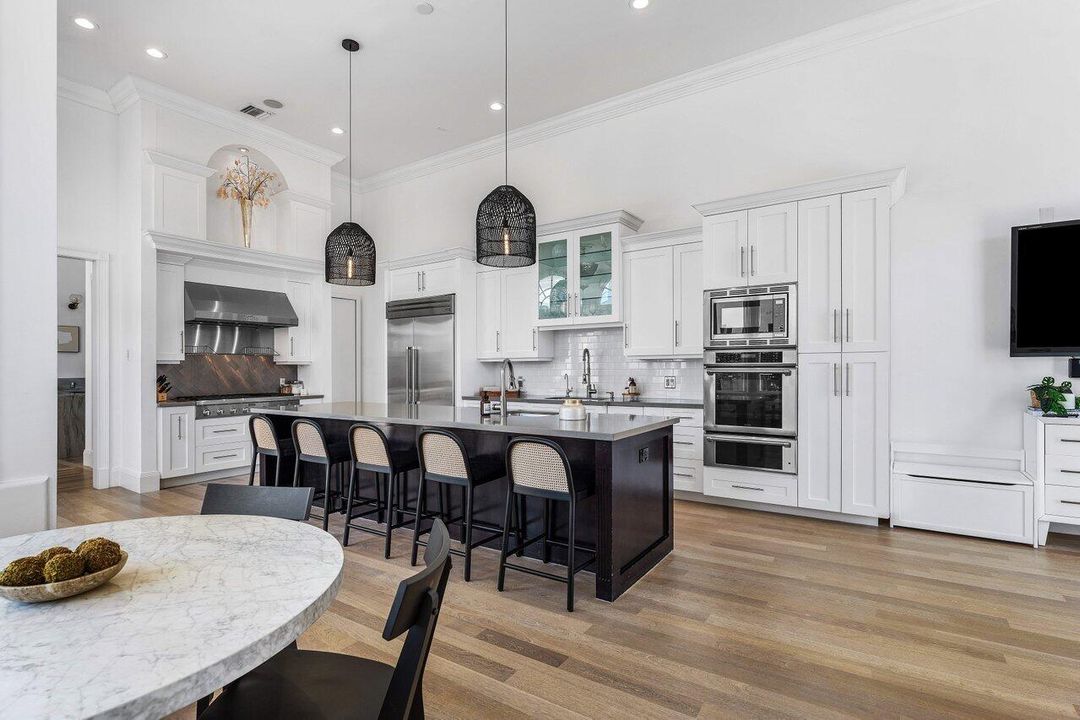 待售: $5,950,000 (6 贝兹, 7 浴室, 6351 平方英尺)