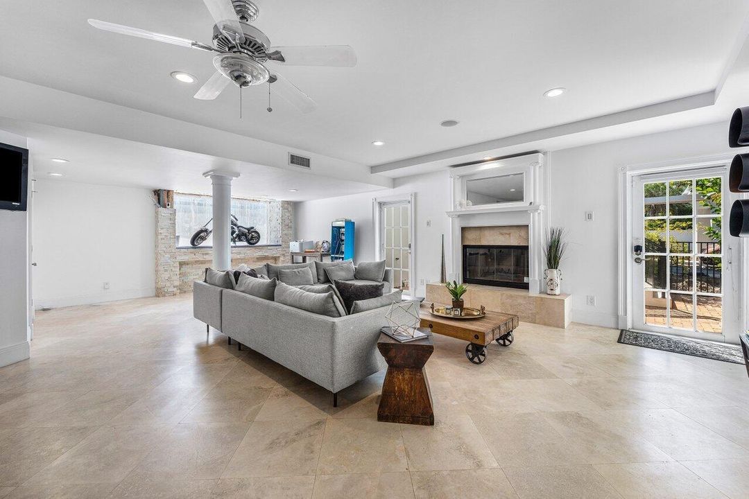 待售: $5,950,000 (6 贝兹, 7 浴室, 6351 平方英尺)