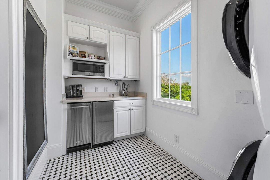 待售: $5,950,000 (6 贝兹, 7 浴室, 6351 平方英尺)