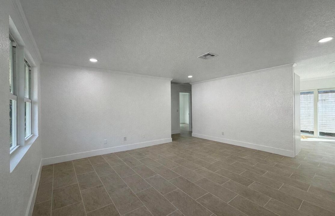 В аренду: $2,750 (3 спален, 2 ванн, 980 Квадратных фут)