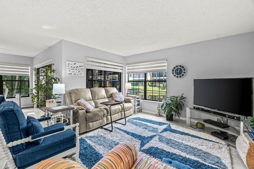 待售: $189,900 (2 贝兹, 2 浴室, 1231 平方英尺)