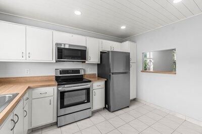 For Sale: $159,000 (2 beds, 2 baths, 963 Square Feet)
