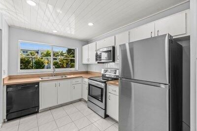 For Sale: $159,000 (2 beds, 2 baths, 963 Square Feet)