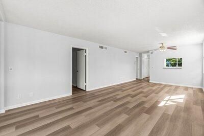 For Sale: $159,000 (2 beds, 2 baths, 963 Square Feet)