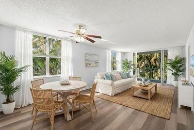 For Sale: $159,000 (2 beds, 2 baths, 963 Square Feet)