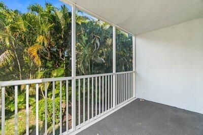 For Sale: $159,000 (2 beds, 2 baths, 963 Square Feet)