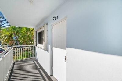 For Sale: $159,000 (2 beds, 2 baths, 963 Square Feet)