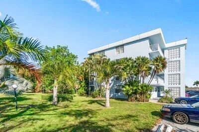 For Sale: $159,000 (2 beds, 2 baths, 963 Square Feet)