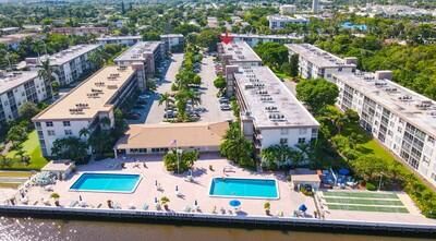 For Sale: $159,000 (2 beds, 2 baths, 963 Square Feet)