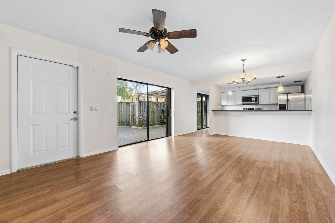 For Sale: $295,000 (3 beds, 3 baths, 1488 Square Feet)