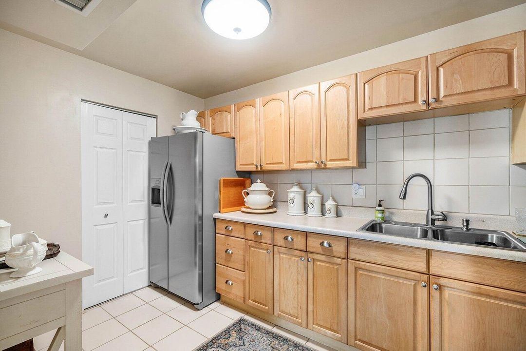 待售: $125,000 (1 贝兹, 1 浴室, 704 平方英尺)