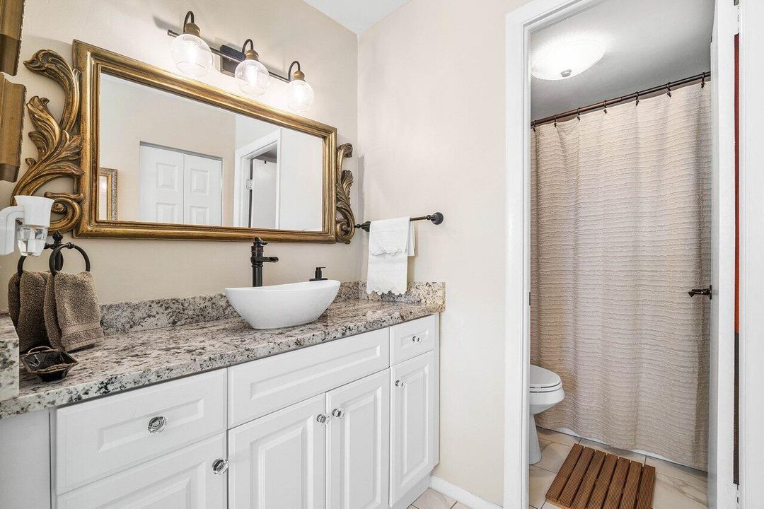 待售: $125,000 (1 贝兹, 1 浴室, 704 平方英尺)