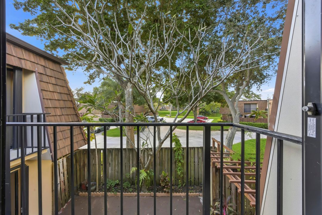 For Sale: $295,000 (3 beds, 3 baths, 1488 Square Feet)