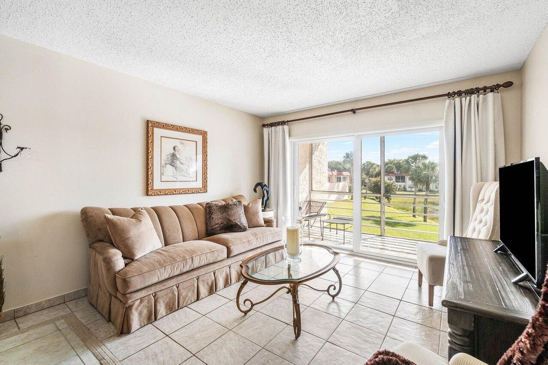 待售: $125,000 (1 贝兹, 1 浴室, 704 平方英尺)