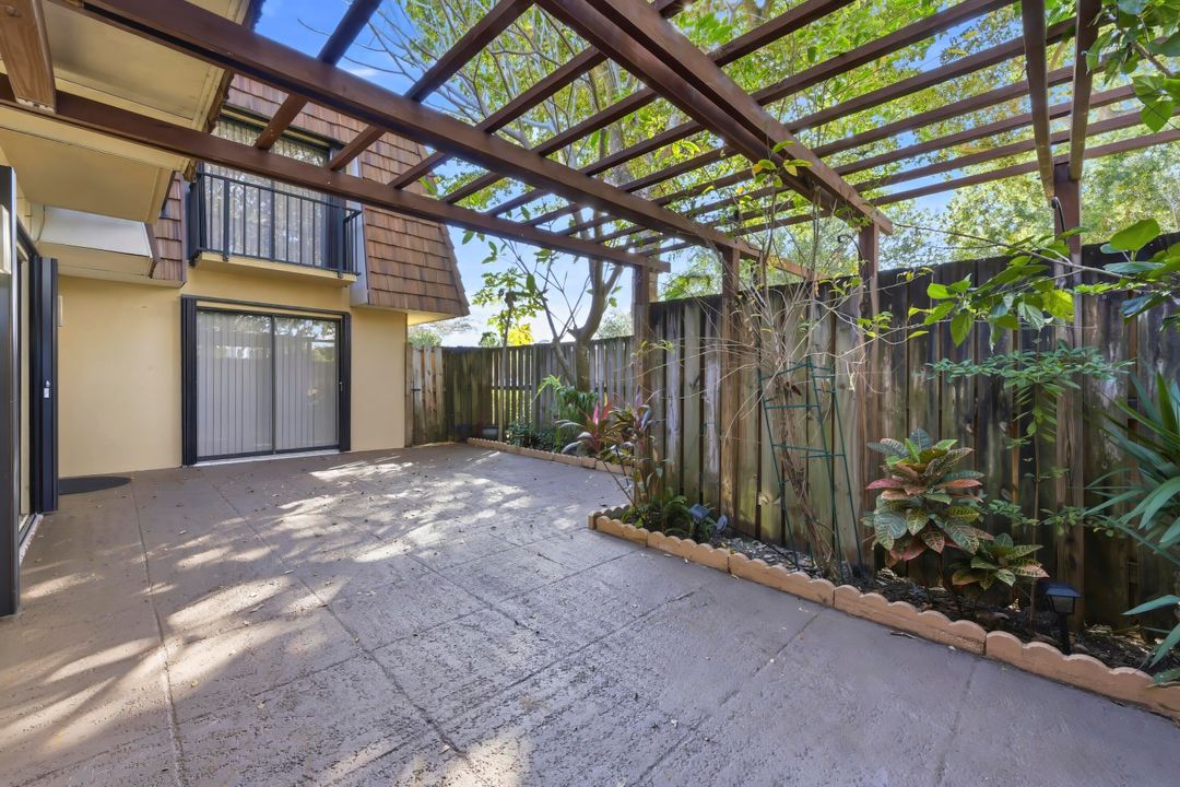 For Sale: $295,000 (3 beds, 3 baths, 1488 Square Feet)