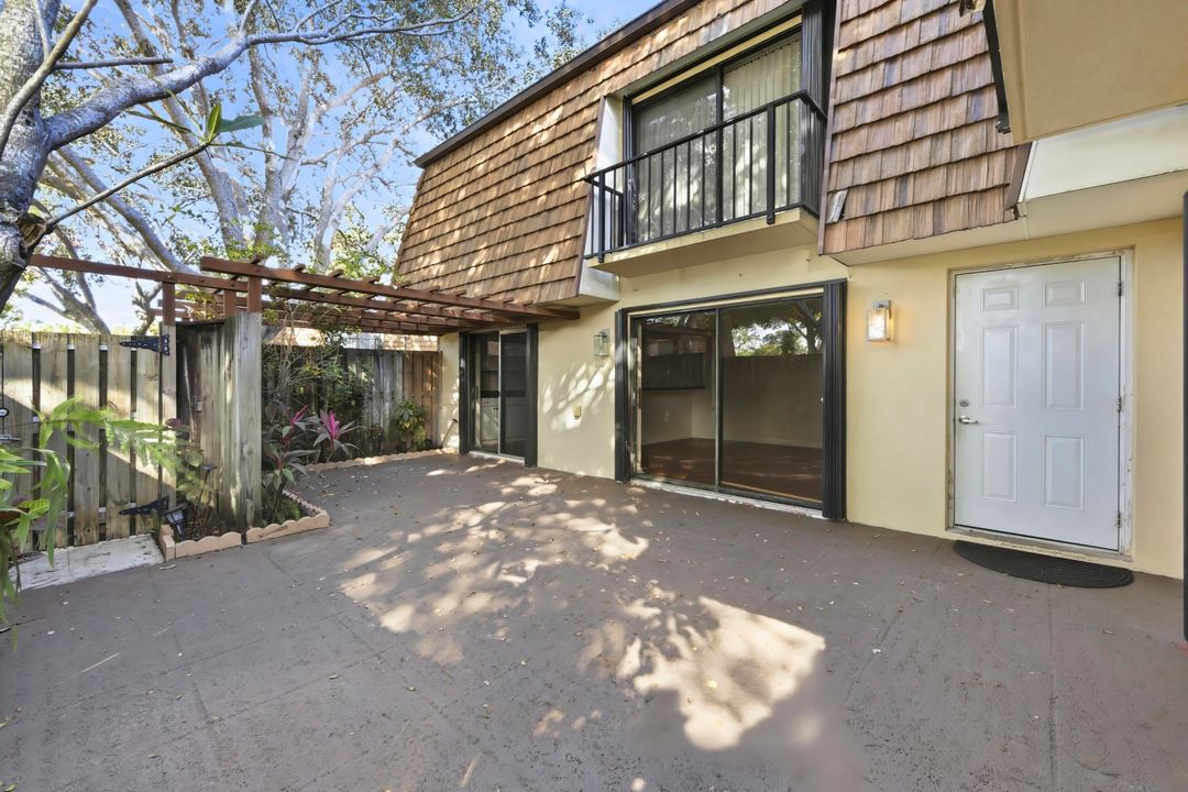 For Sale: $295,000 (3 beds, 3 baths, 1488 Square Feet)