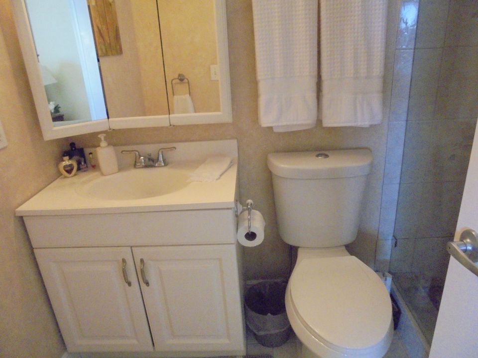 出租: $1,300 (1 贝兹, 1 浴室, 752 平方英尺)