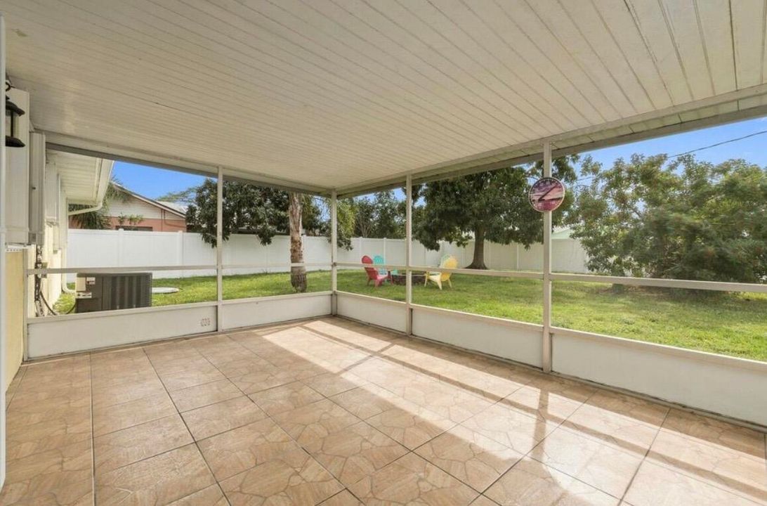 For Sale: $349,900 (2 beds, 2 baths, 1188 Square Feet)