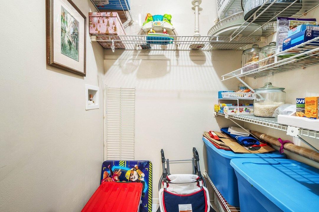 待售: $125,000 (1 贝兹, 1 浴室, 704 平方英尺)