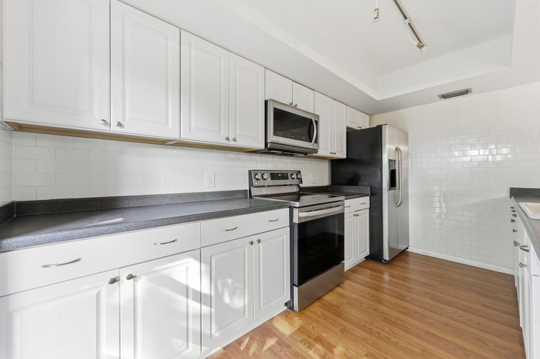 For Sale: $295,000 (3 beds, 3 baths, 1488 Square Feet)