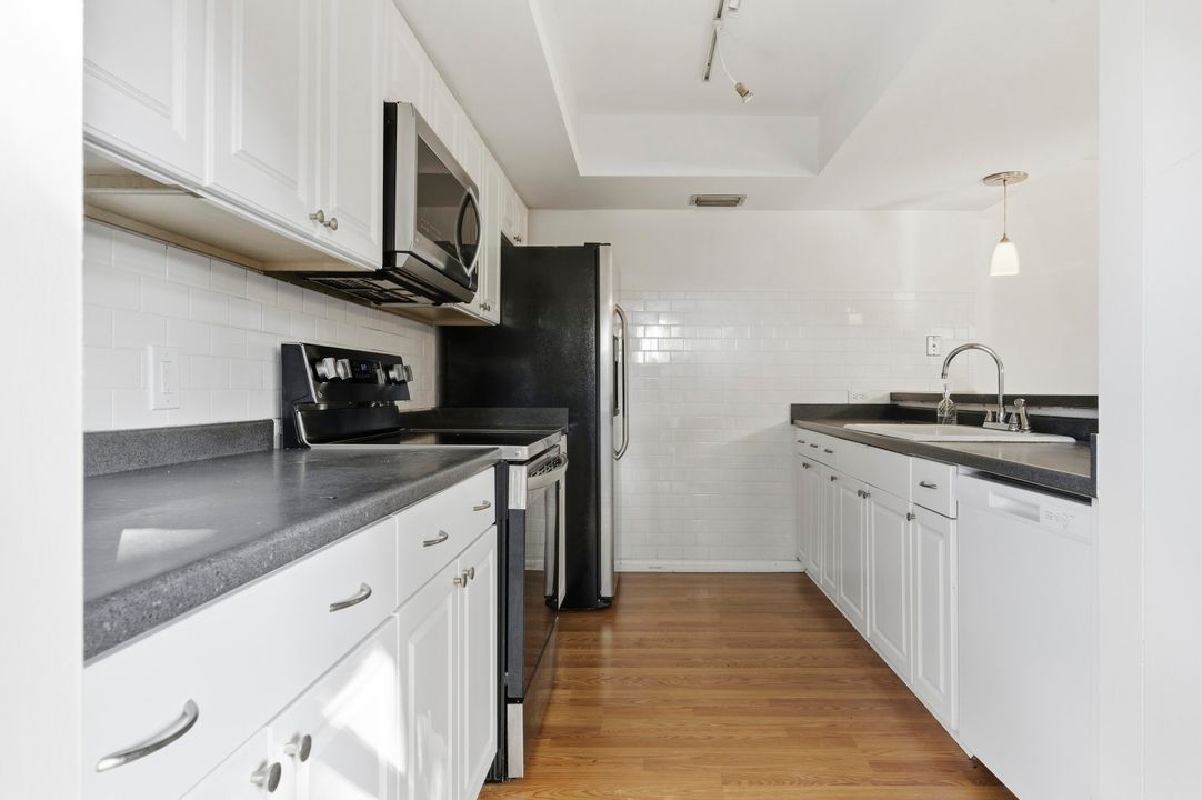 For Sale: $295,000 (3 beds, 3 baths, 1488 Square Feet)