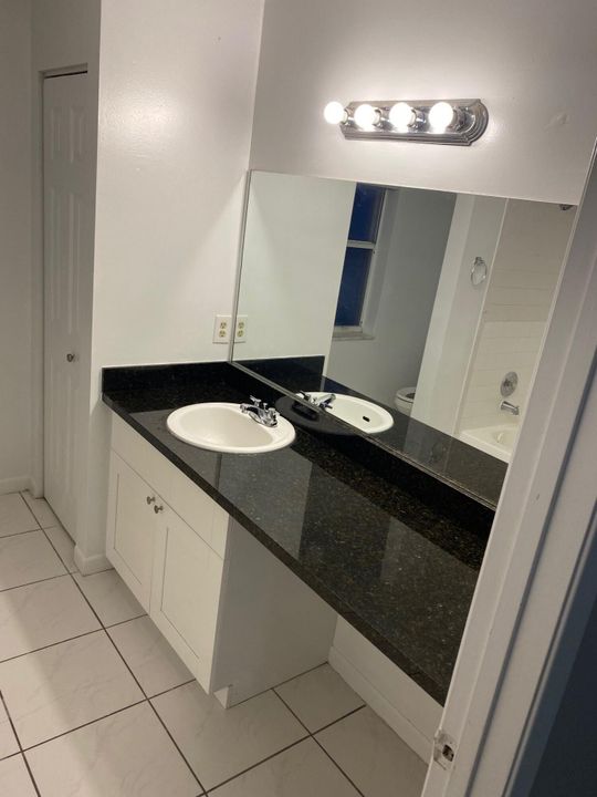 For Rent: $2,550 (3 beds, 2 baths, 1217 Square Feet)