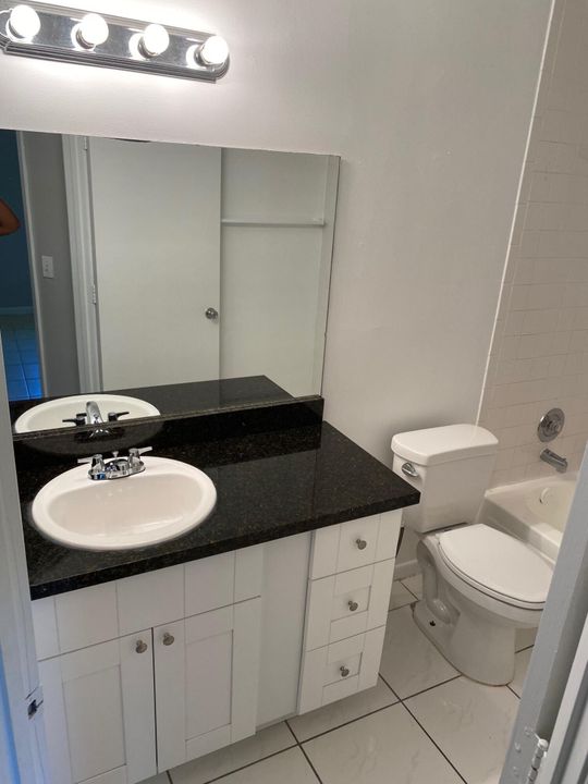 For Rent: $2,550 (3 beds, 2 baths, 1217 Square Feet)