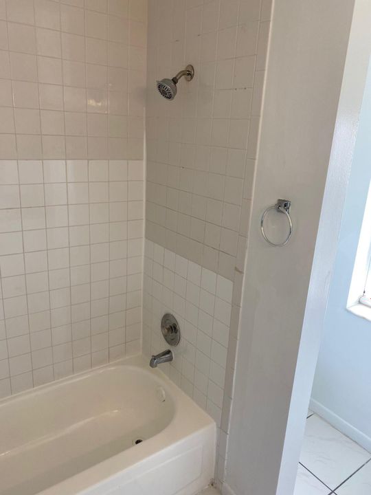 For Rent: $2,550 (3 beds, 2 baths, 1217 Square Feet)