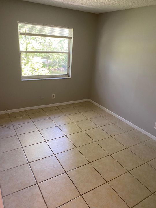 For Rent: $2,550 (3 beds, 2 baths, 1217 Square Feet)