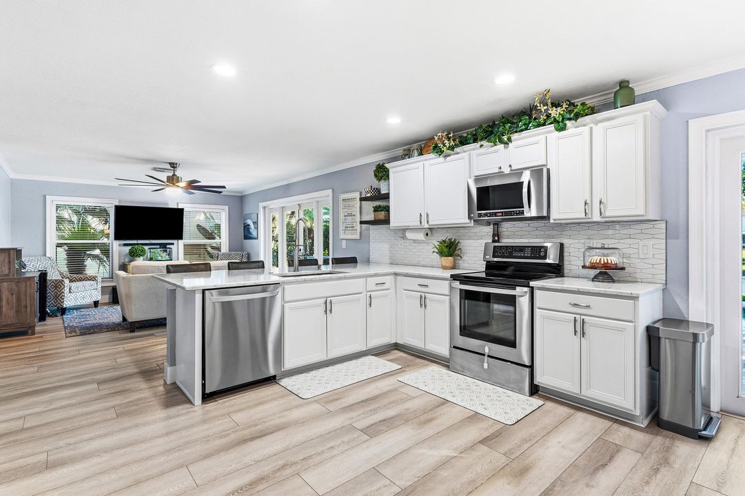 En Venta: $699,000 (4 camas, 2 baños, 2169 Pies cuadrados)