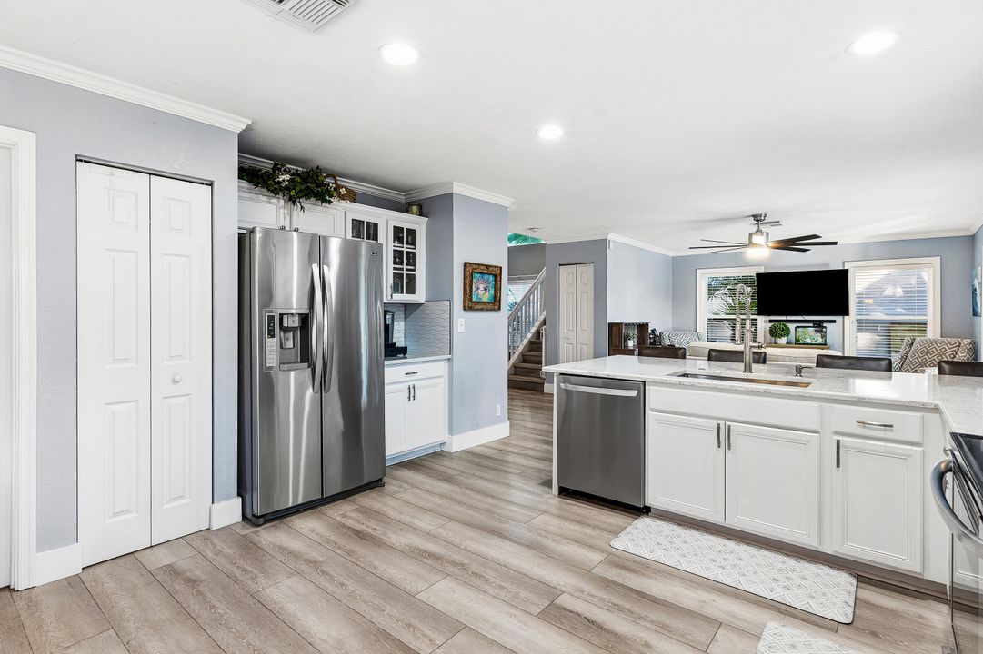 En Venta: $699,000 (4 camas, 2 baños, 2169 Pies cuadrados)