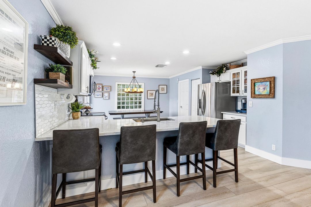 En Venta: $699,000 (4 camas, 2 baños, 2169 Pies cuadrados)