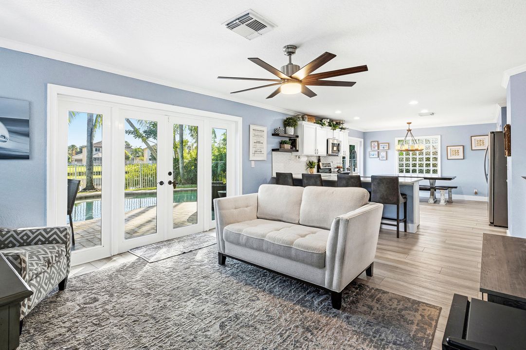 En Venta: $699,000 (4 camas, 2 baños, 2169 Pies cuadrados)