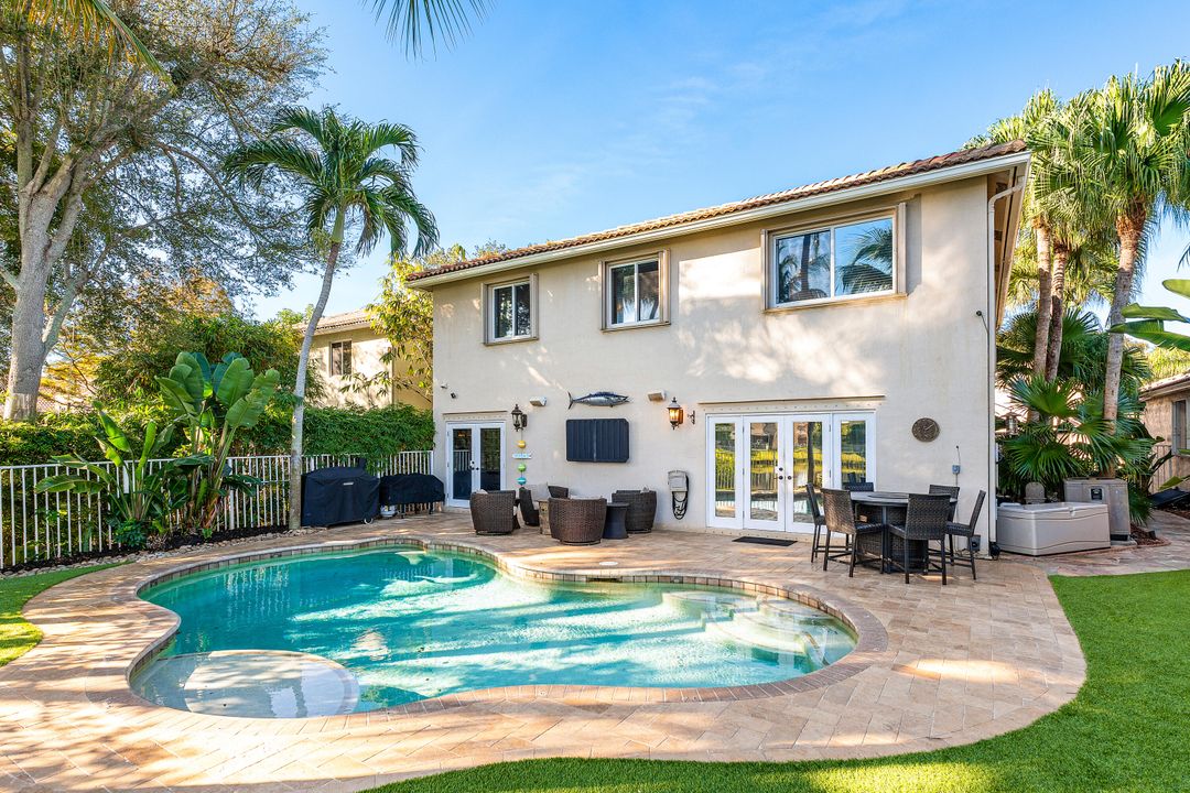 En Venta: $699,000 (4 camas, 2 baños, 2169 Pies cuadrados)