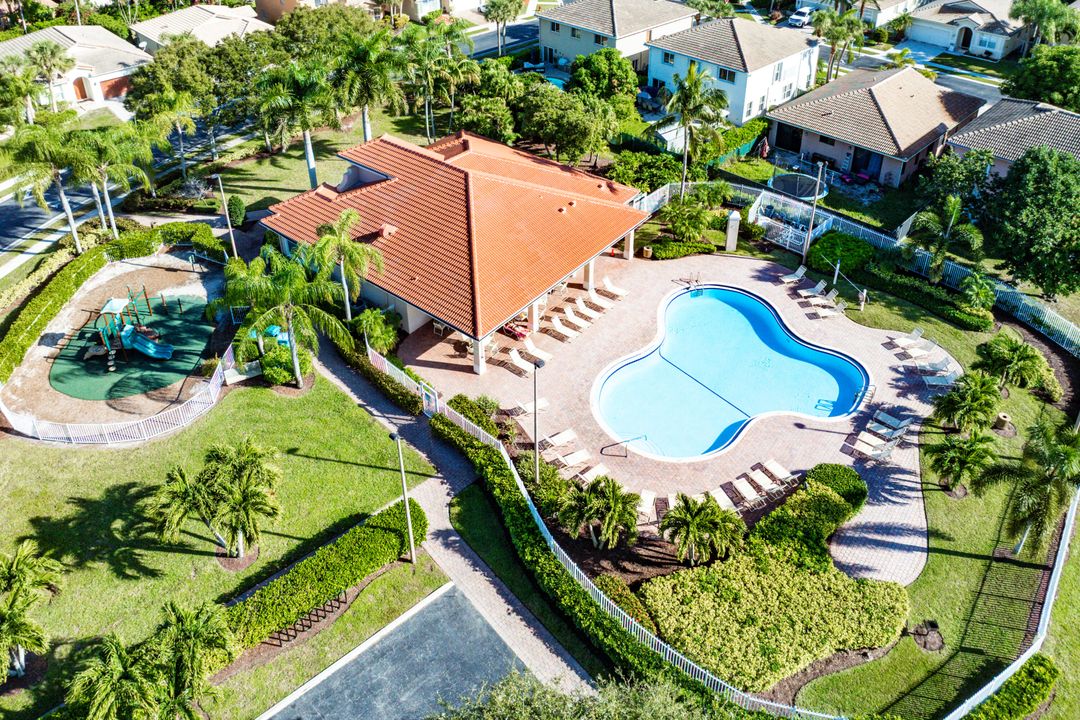 En Venta: $699,000 (4 camas, 2 baños, 2169 Pies cuadrados)