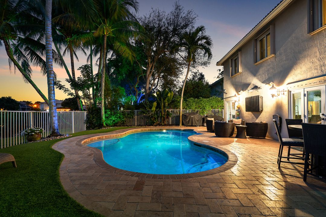 En Venta: $699,000 (4 camas, 2 baños, 2169 Pies cuadrados)