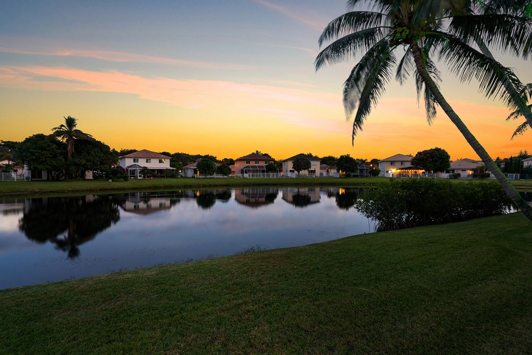 En Venta: $699,000 (4 camas, 2 baños, 2169 Pies cuadrados)